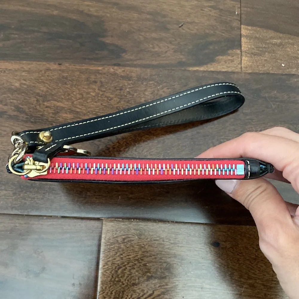 Dooney & Bourke wristlet - Picture 4 of 4